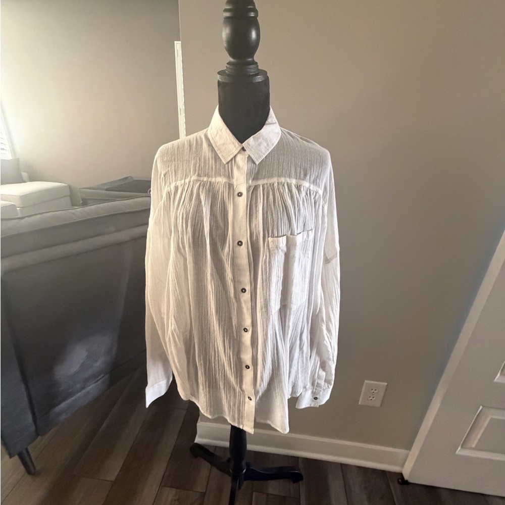 Billabong Women's White Casual Button Down Shirt.

#33